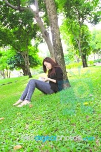 young-woman-reading-